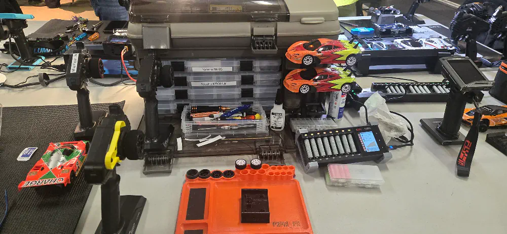 Mini 4WD build and tune session at HUR