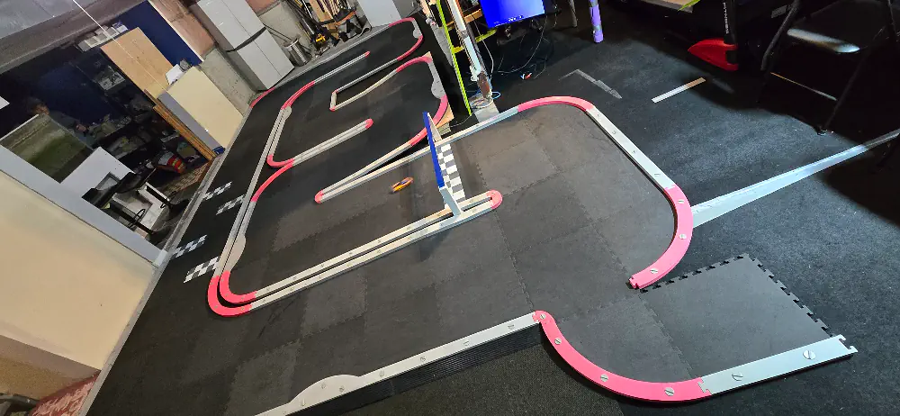 Off-road RC cars racing over the HUR layout
