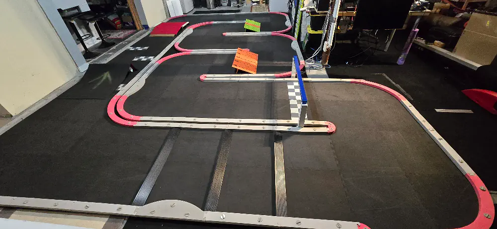 Mini 4WD cars staged before a heat